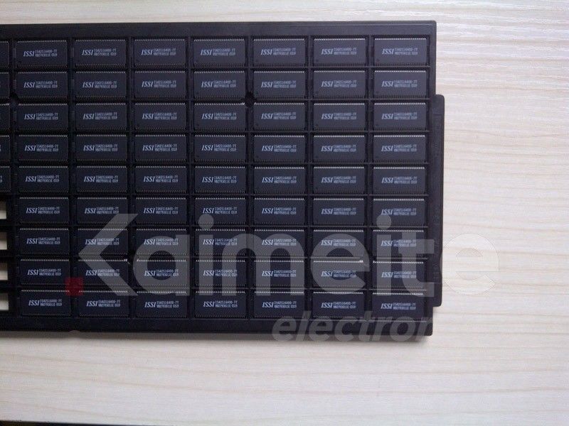 IS42S16400-7T